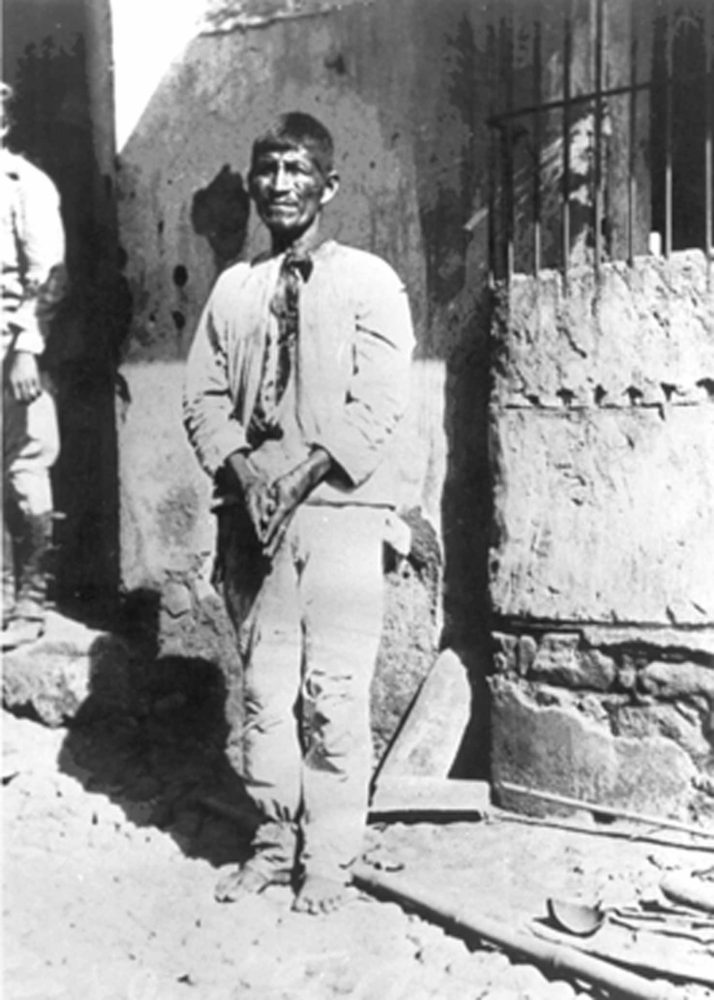 El cacique José Feliciano Ama, preso después del levantamiento indígena campesino en 1932