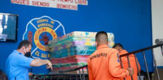Entregan implementos para mejorar áreas de descanso del Cuerpo de Bomberos