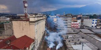Realizan jornada de fumigación y limpieza en calles recuperadas del Centro Histórico