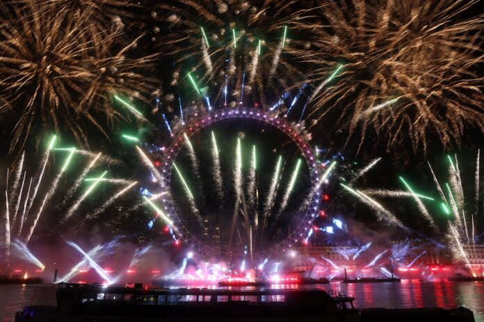 BRITAIN-NEW YEAR-FIREWORKS