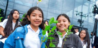 Entregan árboles frutales para los estudiantes del Complejo Educativo Profesor Bernardino Villamariona