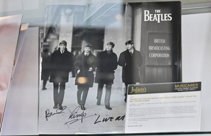 US-ENTERTAINMENT-MUSIC-CHARITY-AUCTION