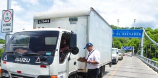 Aprueban dictamen para generar empleos y mejorar aduanas