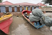 Melissa se debilita tras azotar Jamaica y sigue con rumbo a Cuba en su paso por el Caribe