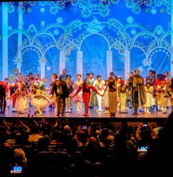 Presentan el «El Cascanueces», en el Teatro Presidente