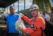 Contingente salvadoreño entrega ayuda humanitaria a las familias afectadas por el huracán Melissa en Jamaica