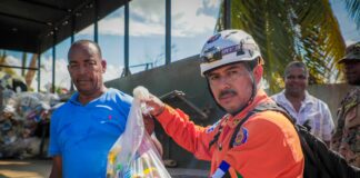 Contingente salvadoreño entrega ayuda humanitaria a las familias afectadas por el huracán Melissa en Jamaica