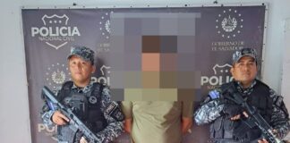 Capturan a hombre que presuntamente hurto cascos de motocicleta