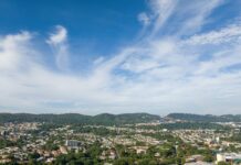 Medio Ambiente destaca poca nubosidad con un ambiente caluros por el día