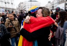 Venezolanos por el mundo reaccionan con furor y alegría ante la caída de Maduro