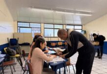 Costa Rica elige presidente y diputados