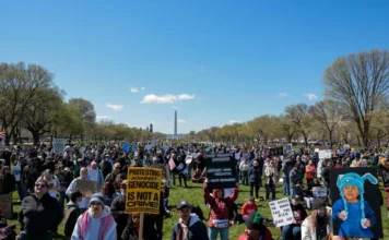 Millones marchan contra Trump en EE.UU. y Europa y denuncian abuso de poder y la escalada militar en Medio Oriente