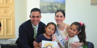 Miss Universo 2025 visita Academia de Bellas Artes en La Libertad Sur