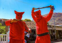 Talcigüines toman las calles de Texistepeque en preparación para el Lunes Santo