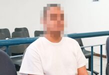 Hombre acusado de estafar con boletos aéreos seguirá en detención provisional