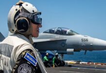 Altos mandos salvadoreños visitan el portaaviones USS Nimitz en ejercicio naval liderado por Estados Unidos