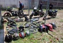 Capturan a cinco personas por desmantelar motocicleta robada en Zacatecoluca