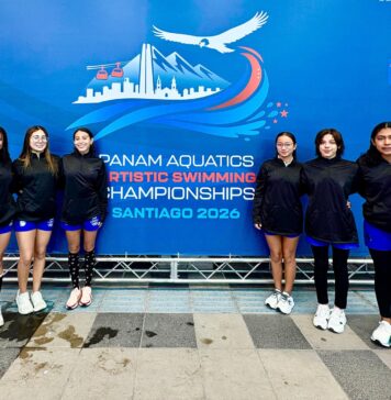 Selecta de natación artística lista para competir en Chile