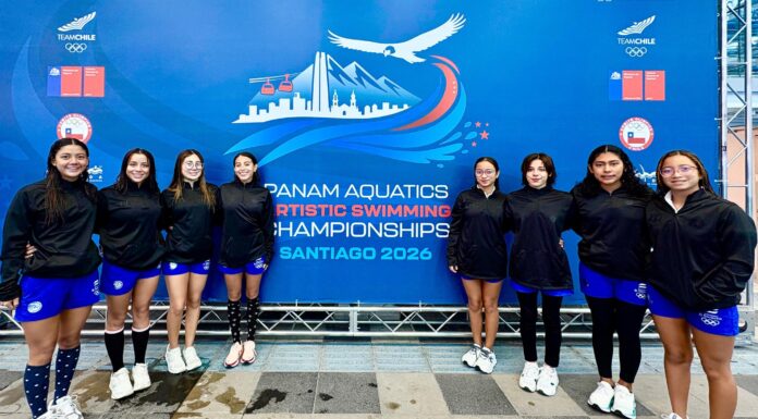 Selecta de natación artística lista para competir en Chile