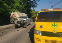 Choque entre dos pick-ups deja tres lesionados en Tecoluca