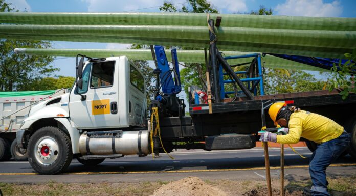 Gobierno inició proyecto de iluminación en más de 100 kilómetros de carreteras del país