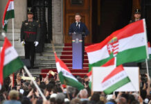 Asumió el nuevo primer ministro de Hungría tras 16 años del gobierno de Viktor Orban