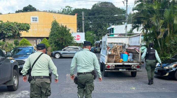 CAM de La Libertad Sur retira obstáculos de la vía pública en distintos sectores del municipio