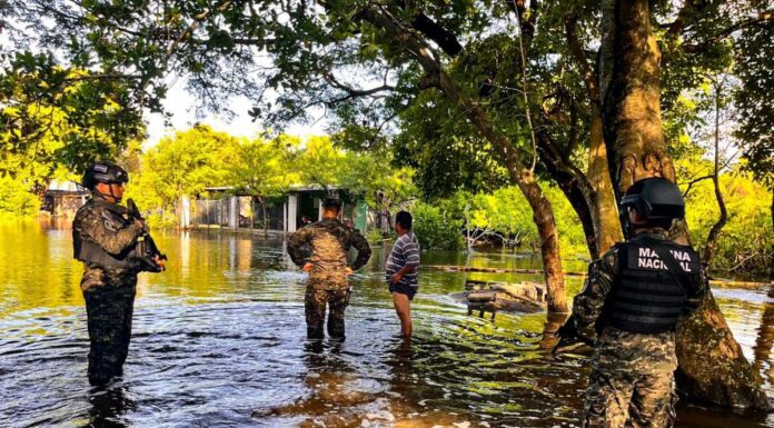 Oleaje provoca inundaciones en viviendas de La Libertad y obliga a evacuar familias