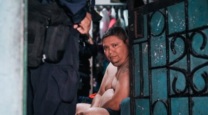 Capturan a hombre acusado de delitos contra menores