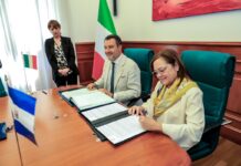 El Salvador e Italia firman acuerdo para reconocer licencias de conducir de forma recíproca