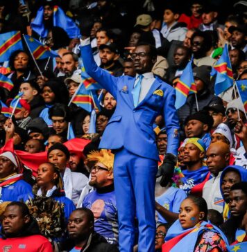 Quién es el hincha de Congo que permanece inmóvil durante los partidos y que estará hoy por primera vez en el Mundial