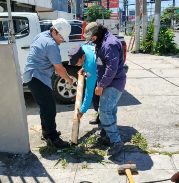 CAM San Salvador retira 19 obstáculos instalados sin autorización en el Paseo General Escalón