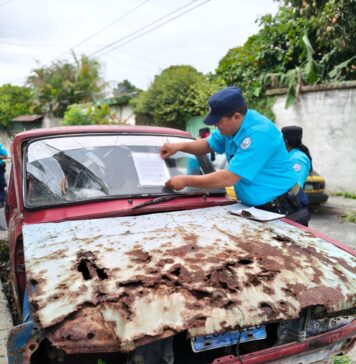 CAM San Salvador y PNC notifican retiro de vehículos abandonados en Mejicanos