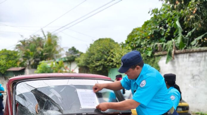 CAM San Salvador y PNC notifican retiro de vehículos abandonados en Mejicanos