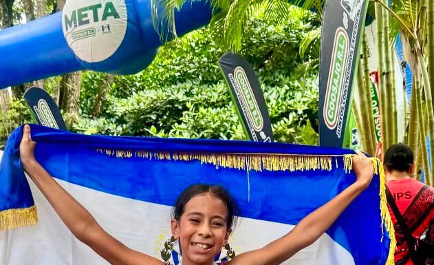 Salvadoreña Victoria Miranda conquista el primer lugar en el TriKids 2026 de Guatemala