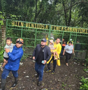 Evacúan a familia en San Juan Opico ante riesgo por crecida del río El Trapiche