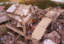 El equipo salvadoreño mantiene labores de rescate de víctimas y atención sanitario en La Guaira