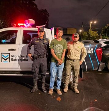 Entregan a Migración a ciudadano guatemalteco señalado de agredir a TNT en San Salvador
