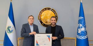 El Salvador recibe reconocimiento de la OPS por eliminar el tracoma como problema de salud pública