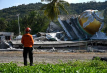 Indonesia eleva a 100 los muertos por el terremoto de magnitud 7,7 en la isla de Flores
