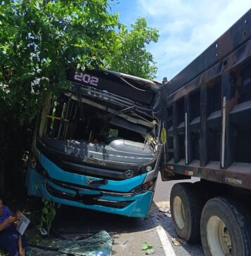 Seis personas afectadas tras colisión entre un autobús y una volqueta en la Carretera Panamericana