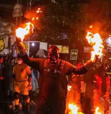 Autoridades mantienen dispositivo de seguridad durante las tradicionales Bolas de Fuego en Nejapa