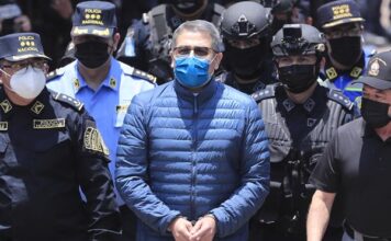 El expresidente Hernández espera “una carta de libertad” en su proceso por fraude y lavado