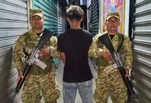 Fuerza Armada ubica a menor de 16 años con imágenes alusivas a pandillas en Ilobasco