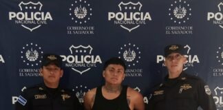 Capturan a conductor tras chocar contra varios vehículos estacionados en San Miguel
