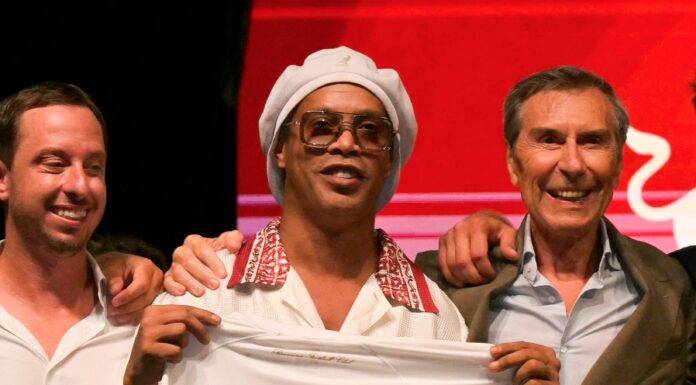 Ronaldinho aterriza en Italia para su presentación como nuevo jugador del Ravenna