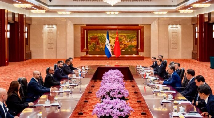 Ernesto Castro sostiene encuentro con presidente de la Asamblea Nacional de China