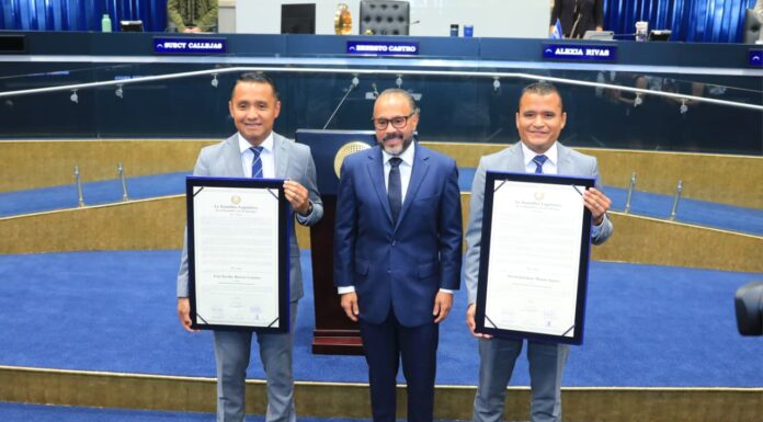 Árbitros salvadoreños destacados en la Copa Mundial FIFA 2026 reciben reconocimiento