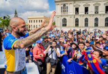 Dani Alves pedaleó junto a miles en el Centro Histórico