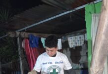 Cruz Verde captura una serpiente de un metro en el interior de una vivienda en El Congo, Santa Ana